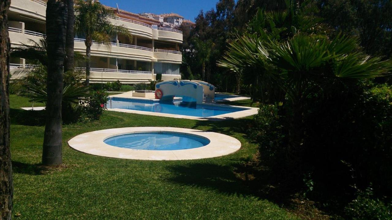 Holidays2Benalmadena Torrequebrada Sea View Front Beach With Pool Parking & Terraces Eksteriør billede